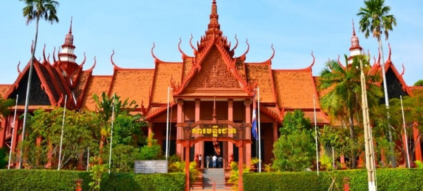 Private Phnom Penh National Museum and Royal Palace Tour