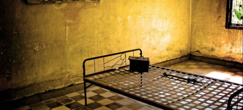 Small Group Phnom Penh: Tuol Sleng Genocide Museum & Choeung Ek