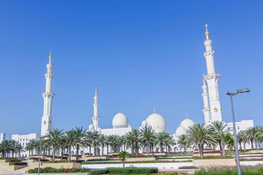 Abu Dhabi Sightseeing with Louvre Museum & Grand Mosque with 5* lunch