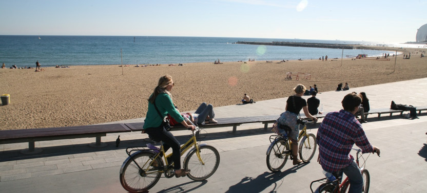 Barcelona: Highlights of Barcelona Guided Bike & E-Bike Tour, photo 4 of 11