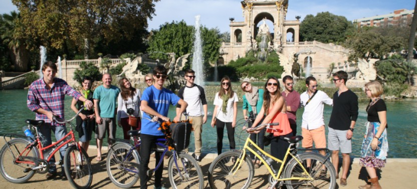 Barcelona: Highlights of Barcelona Guided Bike & E-Bike Tour, photo 5 of 11