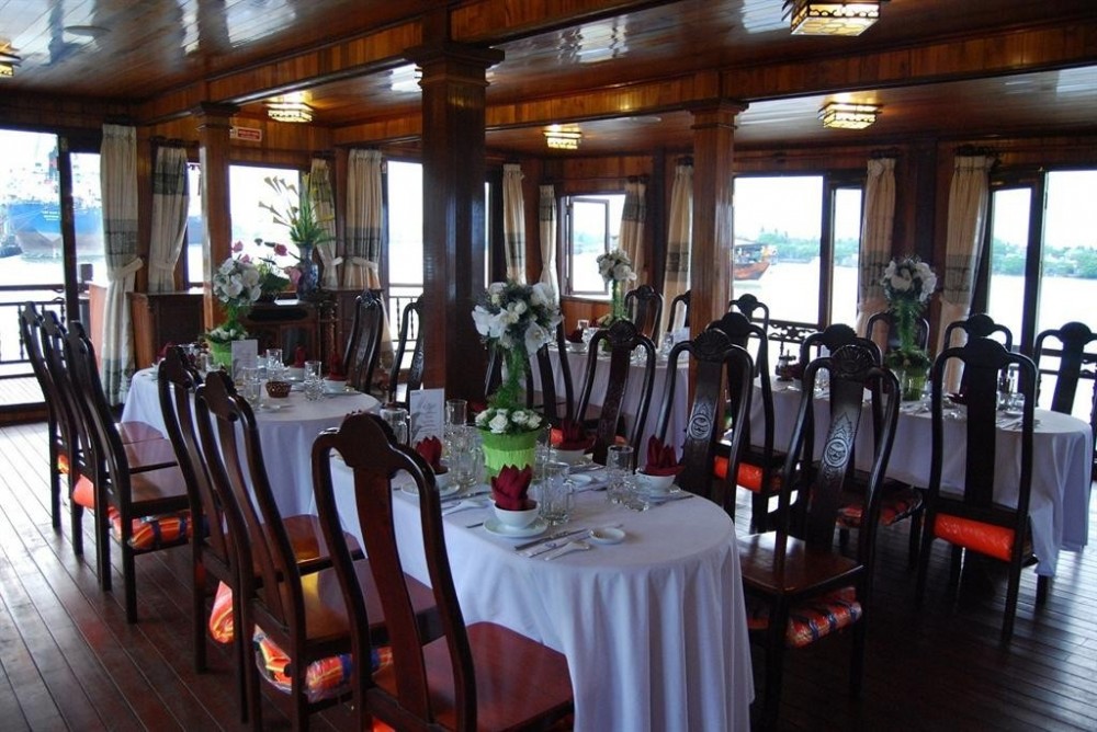 Dinner Cruise on Saigon River - Ho Chi Minh City | Project Expedition