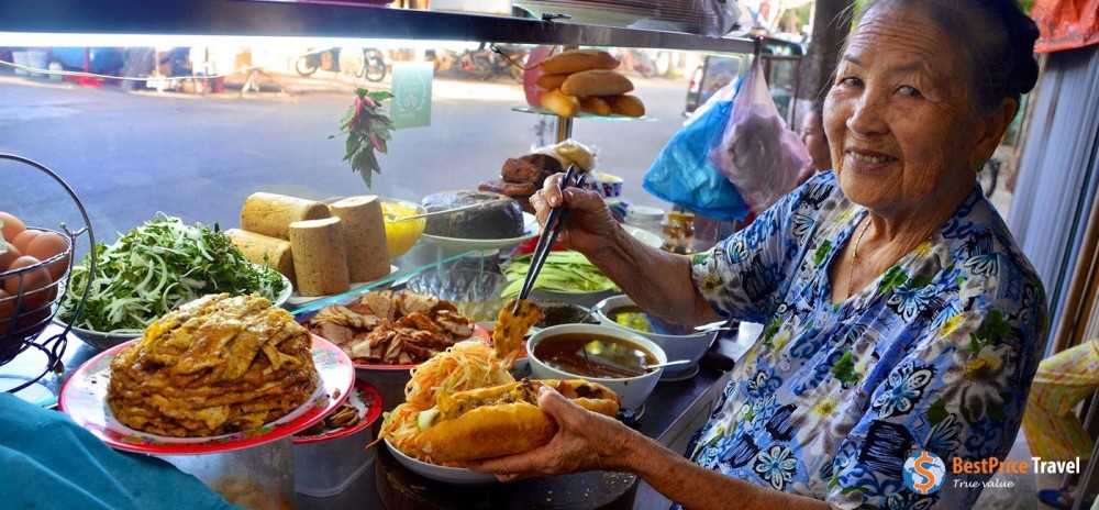 Hoi An Evening Food Tour by Bike