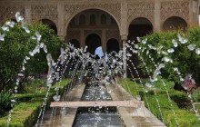Private Alhambra, Albaicin and Nasrid Palaces Tour