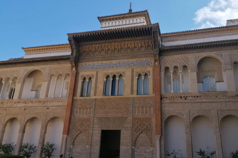 Seville: Alcazar, Cathedral & Giralda Guided Tour in Italian