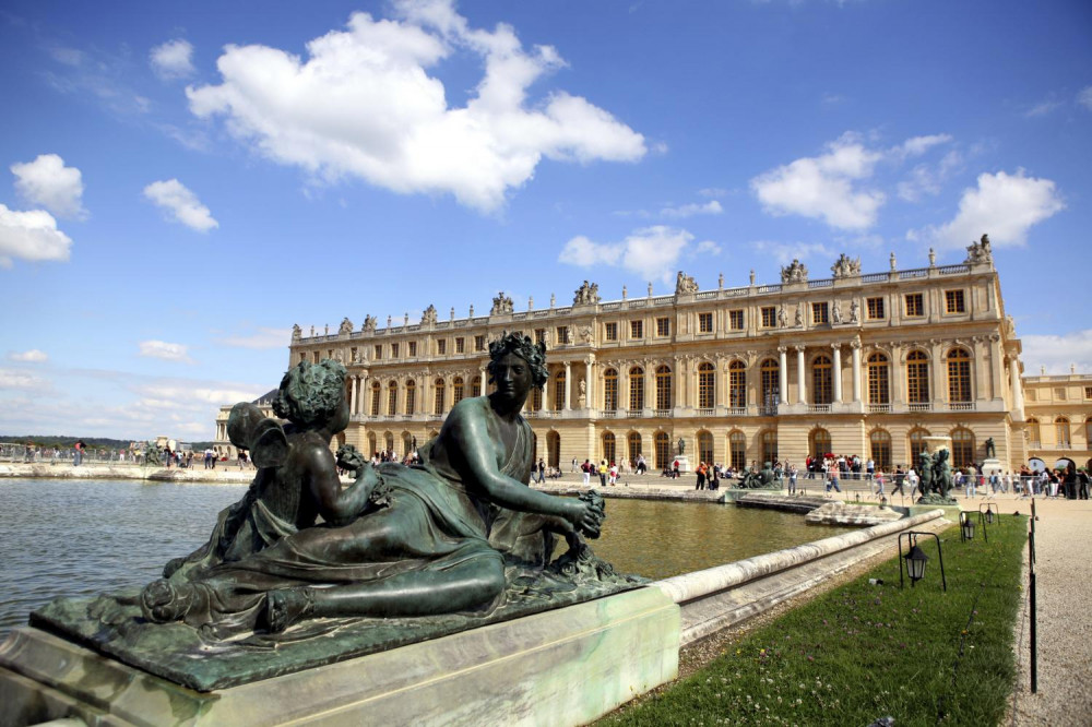 Roundtrip Transportation From Paris to Versailles, Half-Day