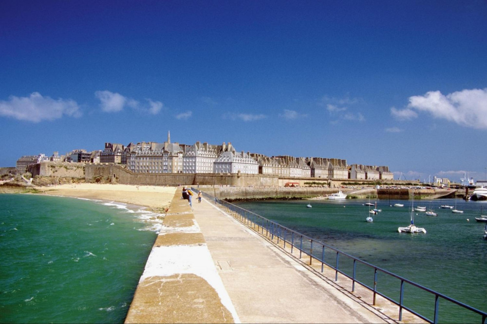 Full-Day Tour: Normandy D-Day Landing Beaches From Paris w/ Lunch