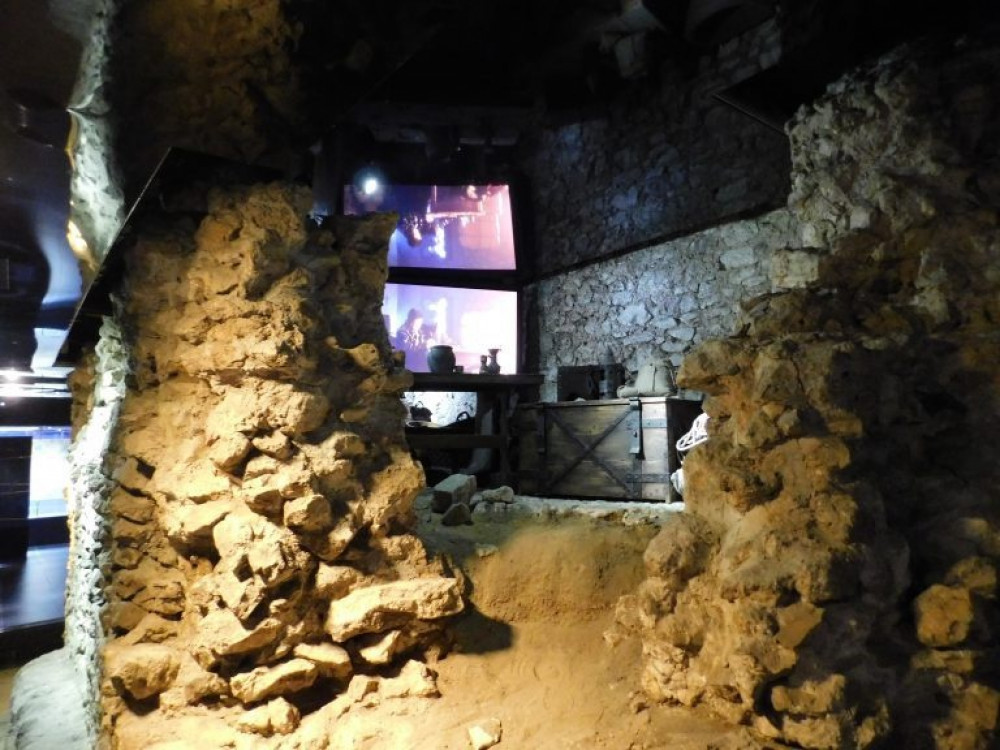 The Old Town & Market Square Underground Guided Tour