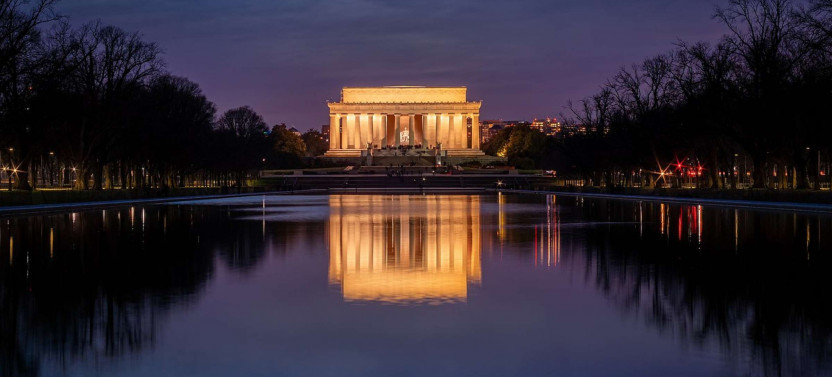 Expert-led National Mall At Night Tour