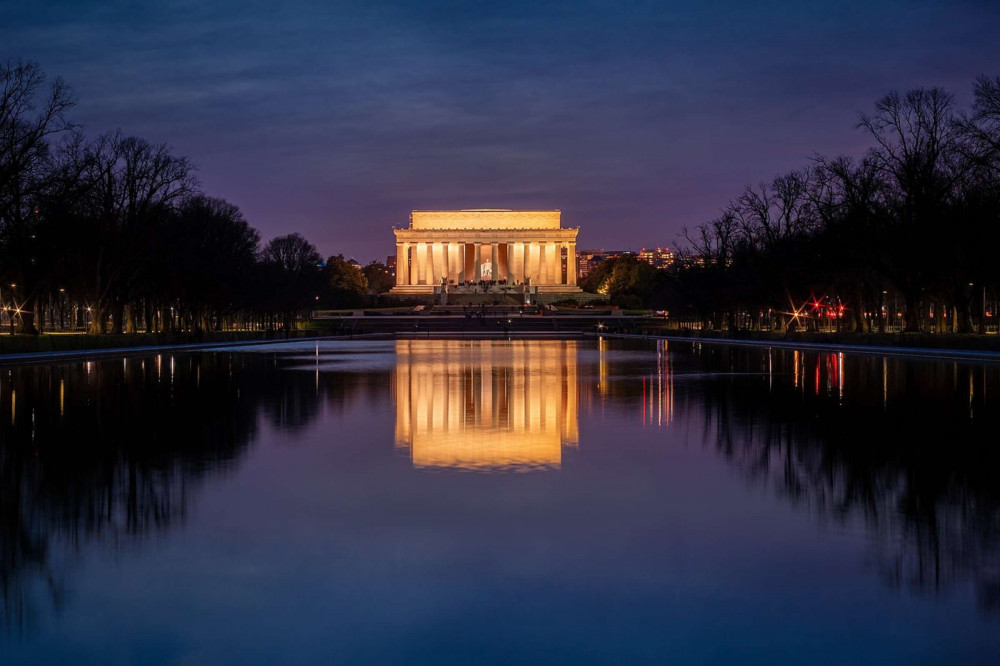 Expert-led National Mall At Night Tour