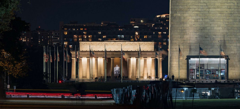 Expert-led National Mall At Night Tour