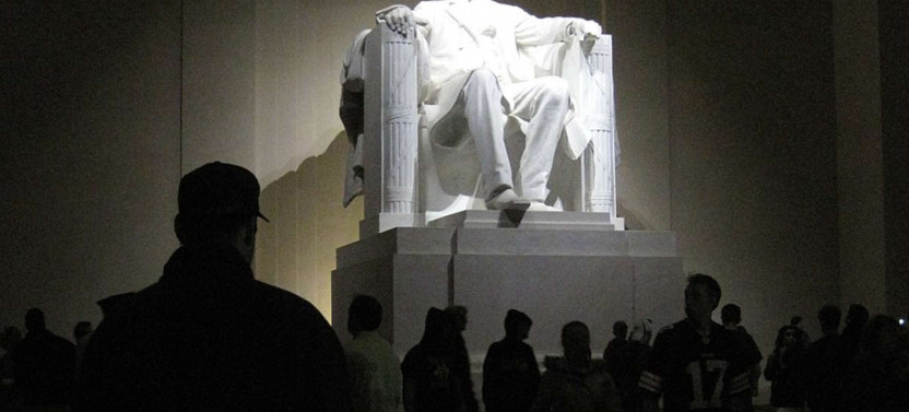 Expert-led National Mall At Night Tour