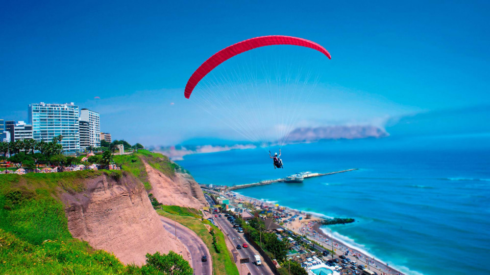 Paramotor Sky Tour with Aerial Video over Lima’s Costa Verde