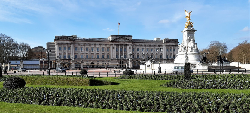 Royal Rascals & Scandalous Sovereigns: Private Walking Tour