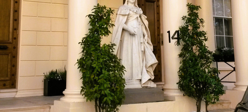 Royal Rascals & Scandalous Sovereigns: Private Walking Tour