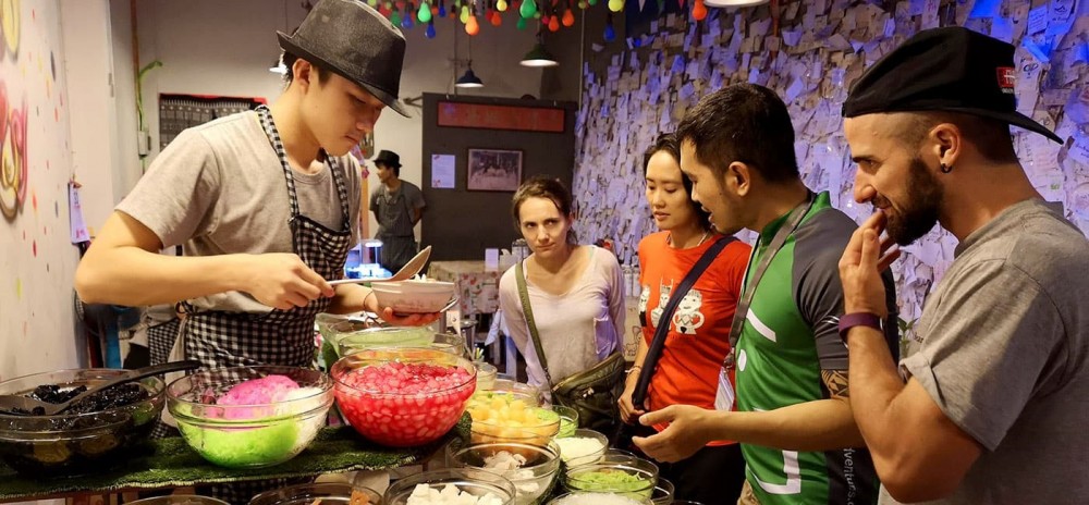 Chiang Mai: Evening Street Eats Local Food Private Tour