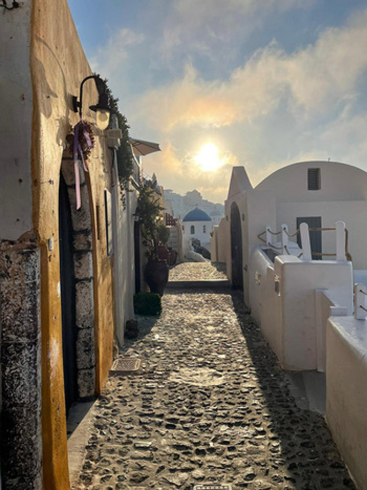 Beat The Crowds Oia Private Morning Tour