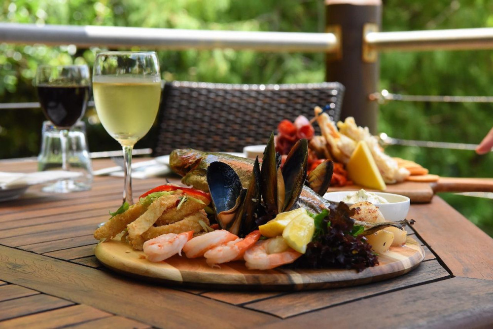 Mount Tamborine Winery Tour with Gourmet Lunch + Hop on Hop Off Afternoon