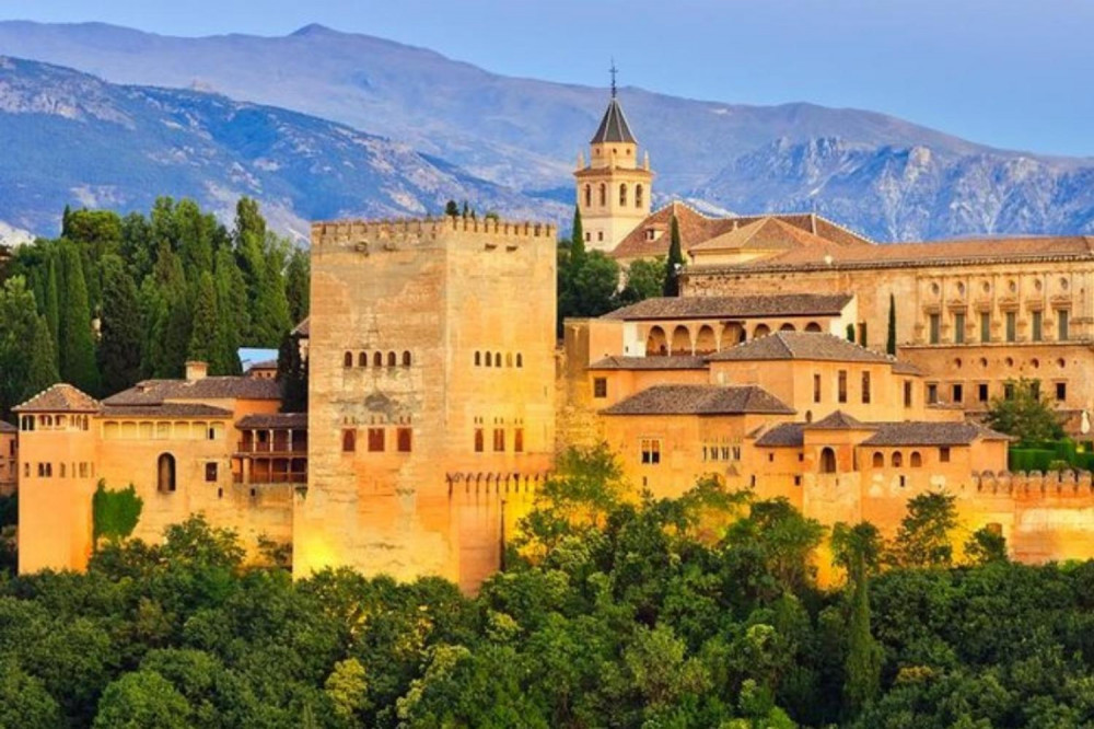 Alhambra Gardens:Generalife and Alcazaba Tour at 10am