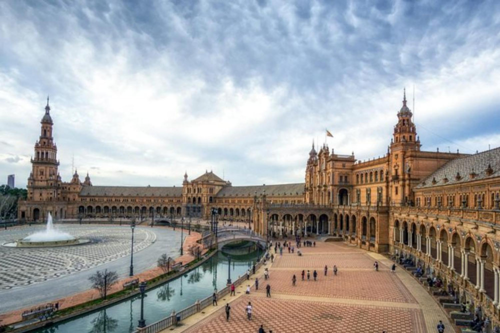 Cathedral, La Giralda & Real Alcazar of Seville Guided Tour in English