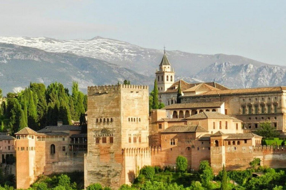 Alhambra Guided Tour Small Group at 10 AM