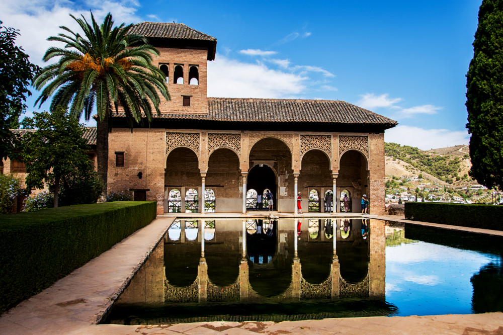 Alhambra Guided Tour with Transfer at 12 pm