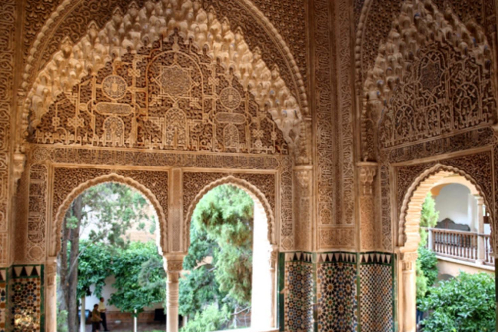 Alhambra Guided Tour Small Group at 12 PM