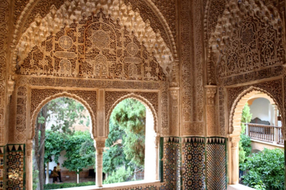 Alhambra Guided Tour Small Group at 2 PM