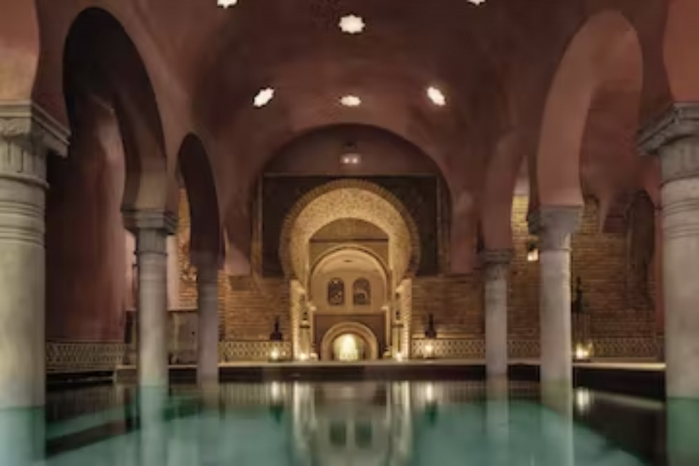 Muslim Granada: Alhambra Guided Tour & Arab Baths