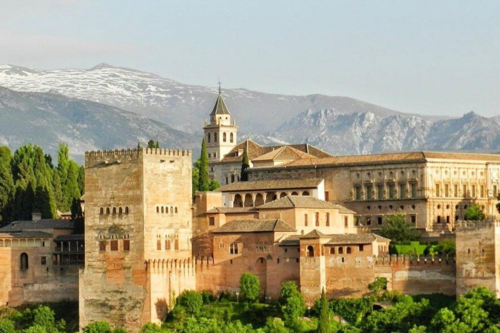 Alhambra Guided Tour Small Group at 4PM