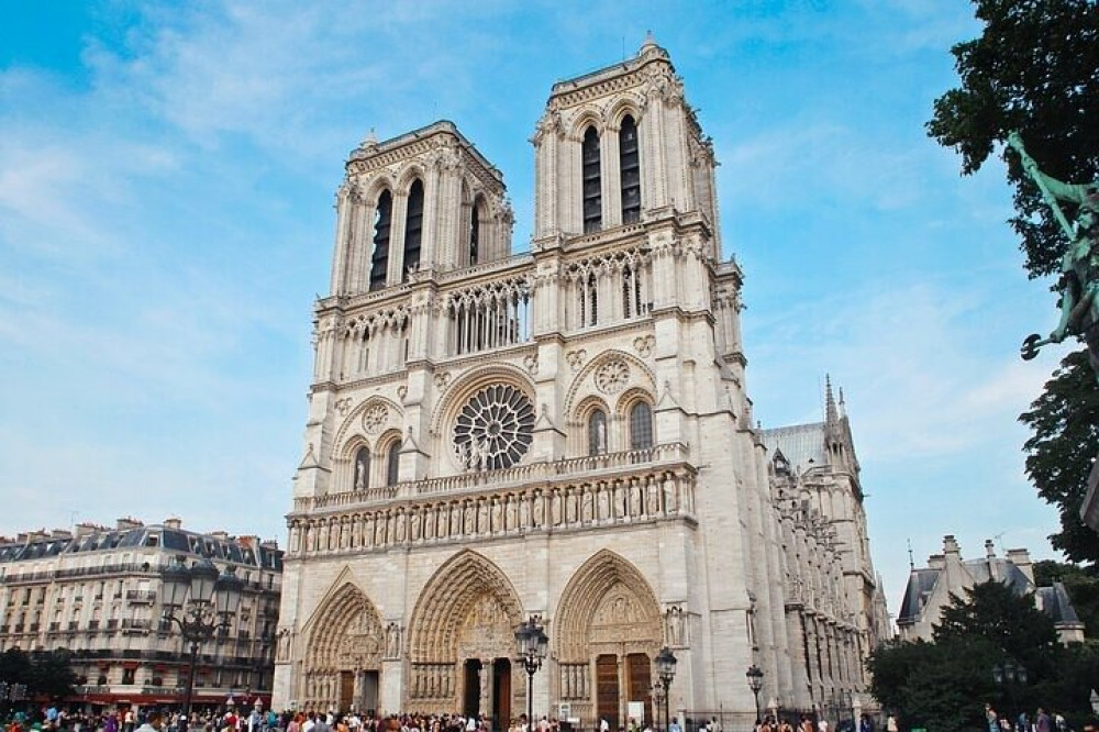 Tour Of Notre Dame Area With Entry Ticket To Archeological Crypt