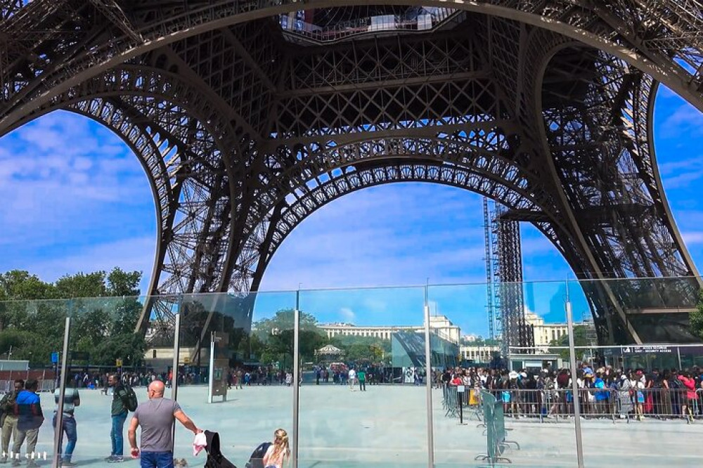 Tour & Parisian Lunch On The Eiffel Tower