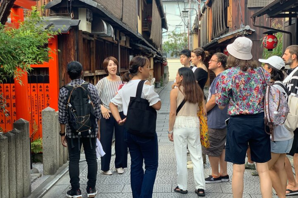 Kyoto Geisha District Walking Tour in Gion