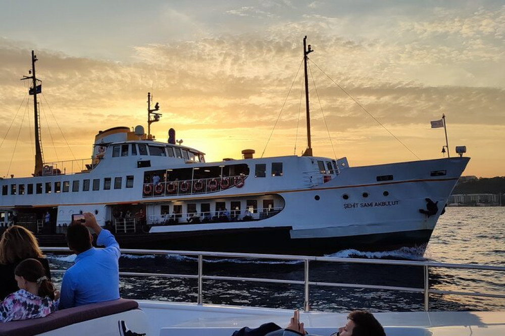 Bosphorus Straight Guided Sunset Cruise On a Yacht