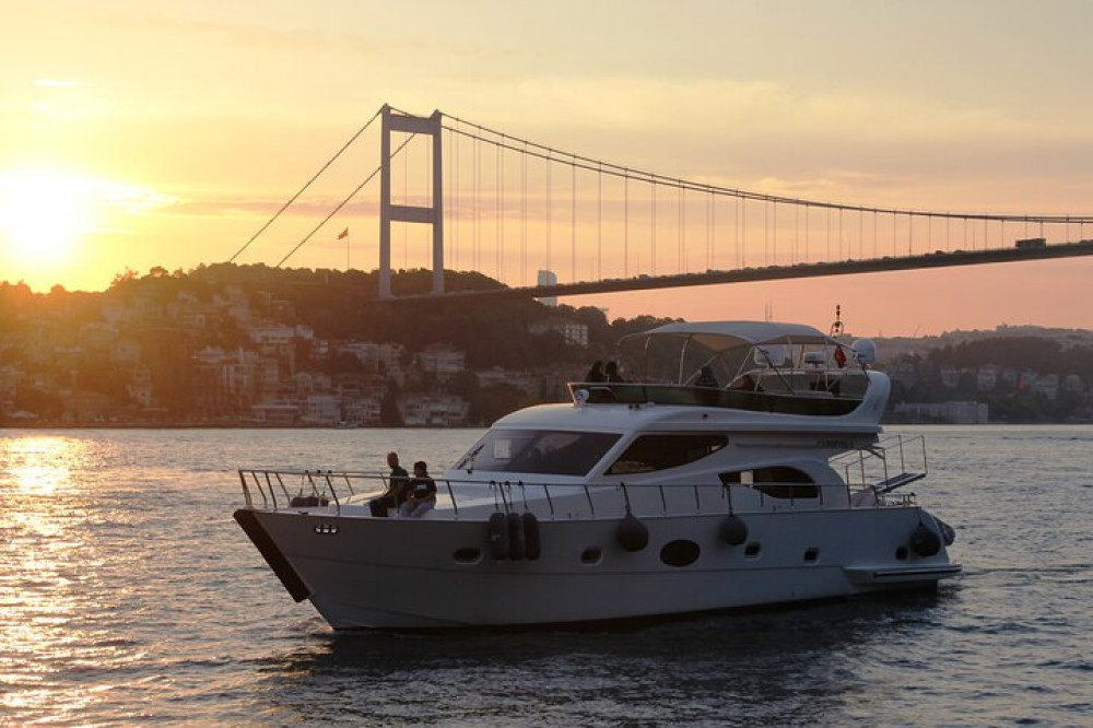 Private Yacht Tour On Bosphorus Straight Istanbul