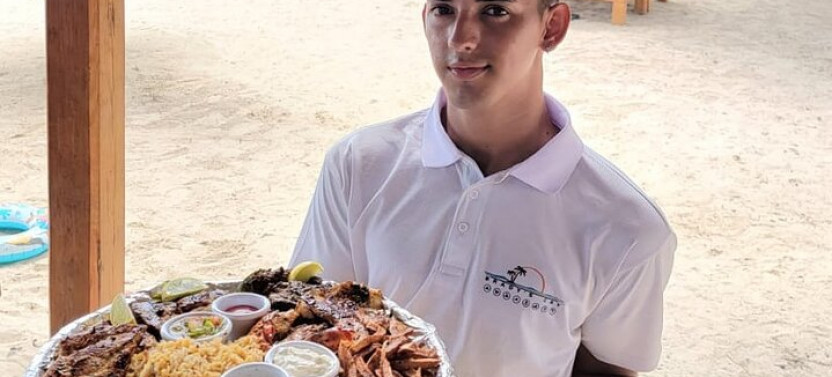Roatan Combo Brady's Cay Private Island And Wildlife Encounter