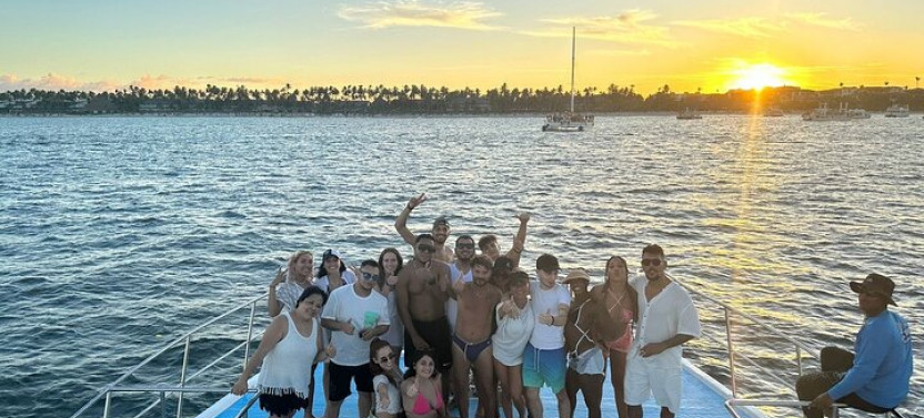 Private Party Boat With Open Bar