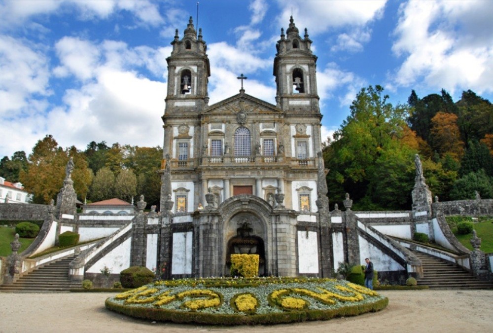 Small Group Braga & Guimarães Tour With Lunch From Porto