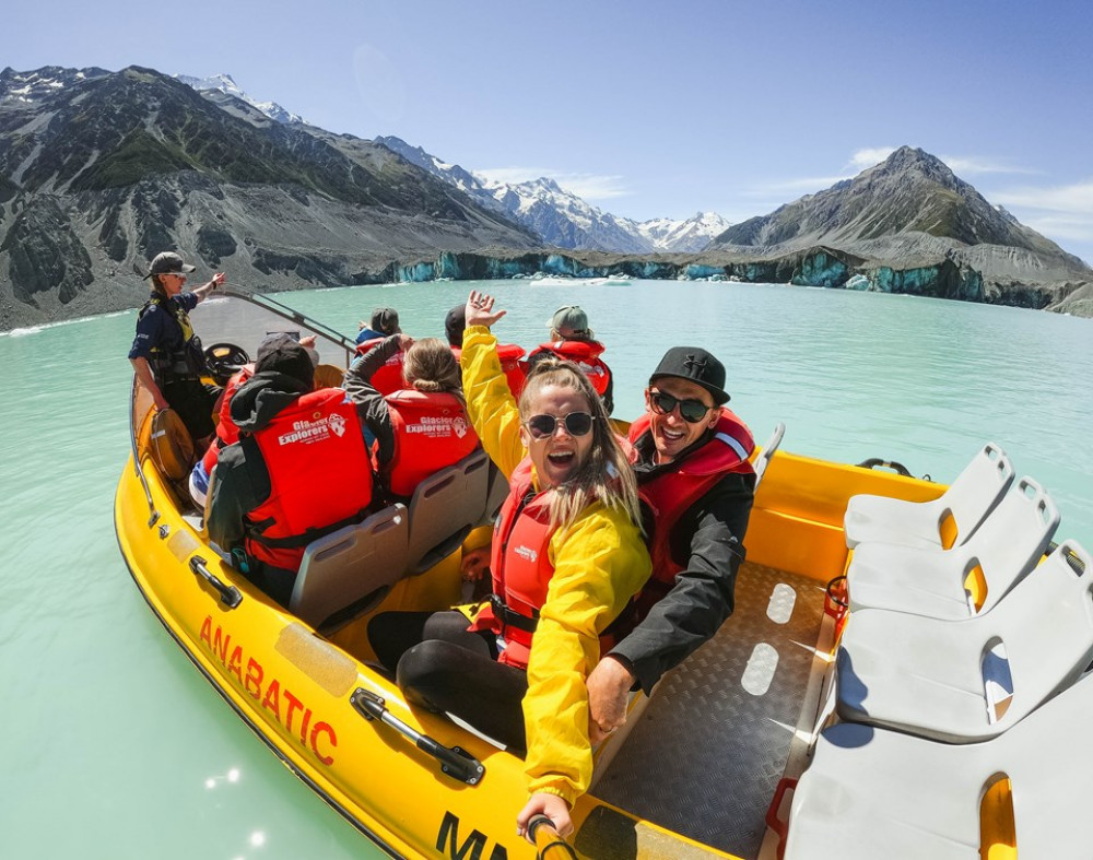 One-Way Day Tour: Christchurch to Mt Cook (Small Group)