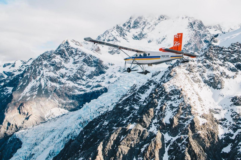 Mt Cook Day Tour Via Tekapo with Glacier Landing from Christchurch