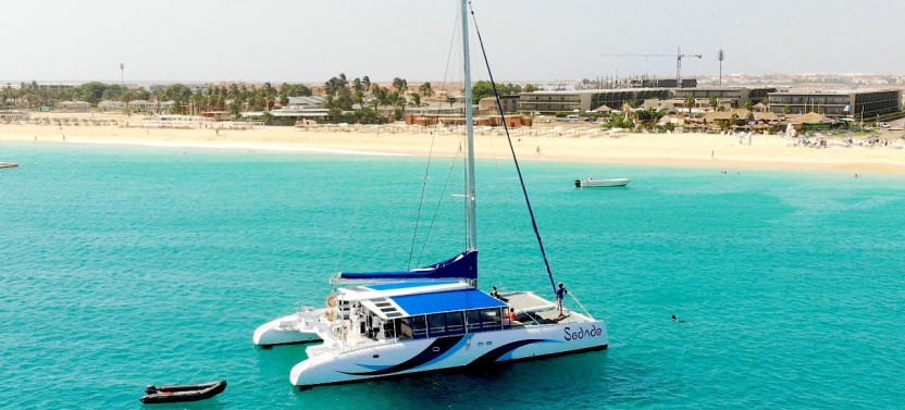 Lounge Catamaran Sodade Half-day (Adults Only)