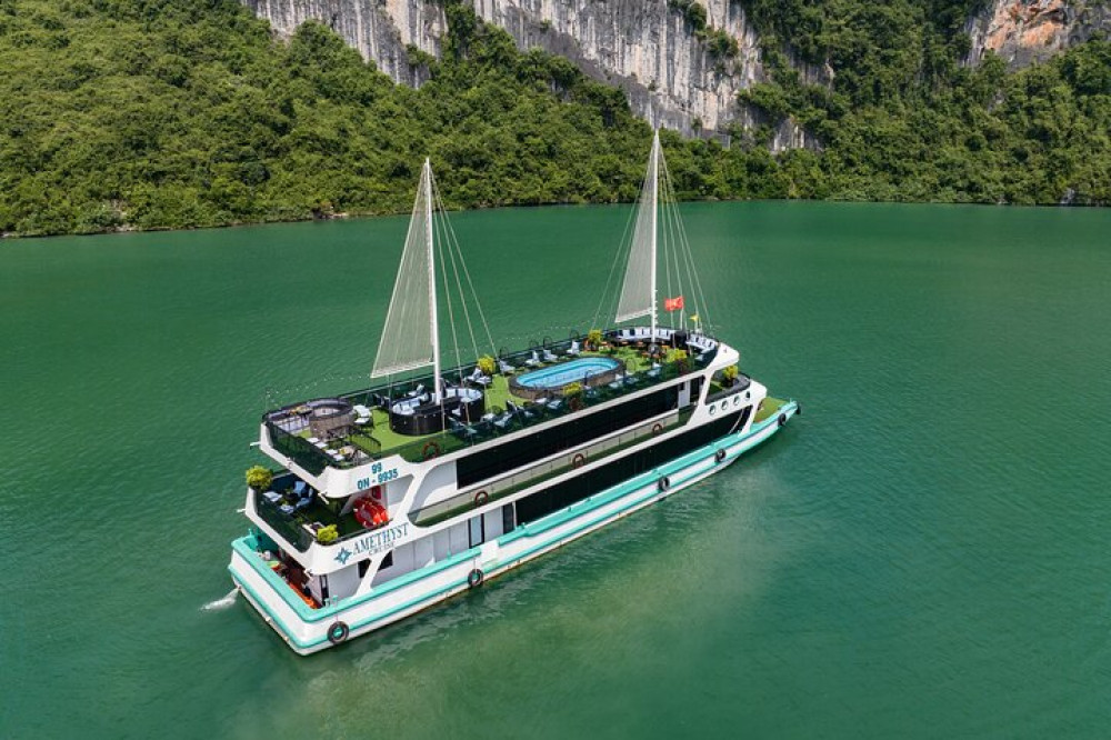 Halong Bay Amethyst Cruise Day Tour, Small-Group Buffet Pool and Limo