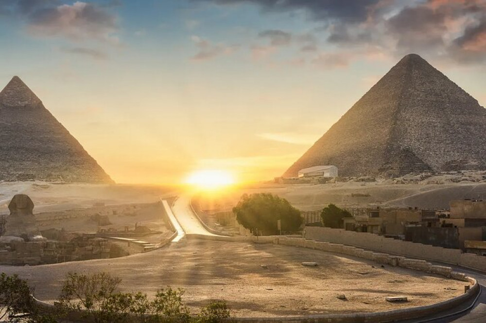 Private Tour- Giza Pyramids & Museum with Lunch From Hurghada