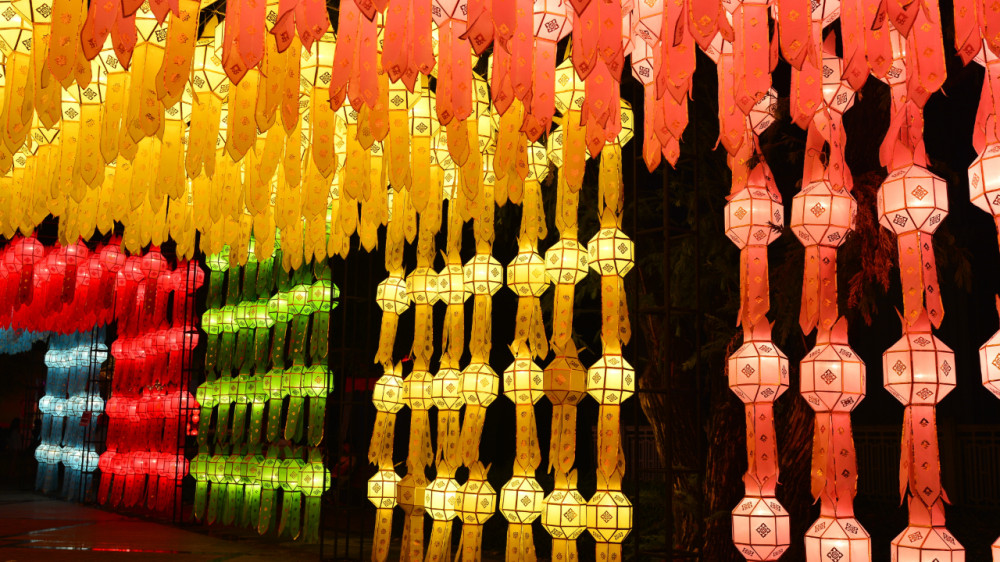 Chiang Mai City Walking Guided Tour: Evening Tour 5:00 Pm