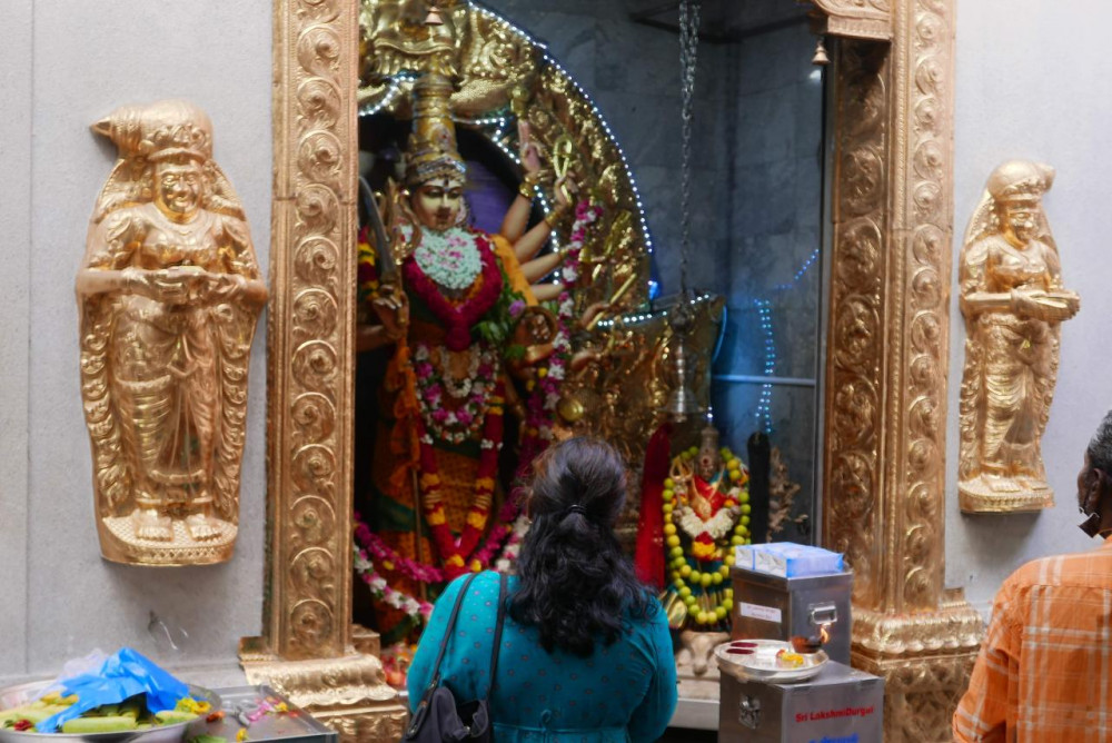Singapore: Little India, Tekka Centre & Temple Walking Guided Tour