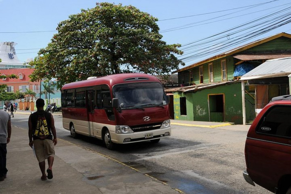 Shore Excursion: West Bay Beach Round Trip Shuttle Bus