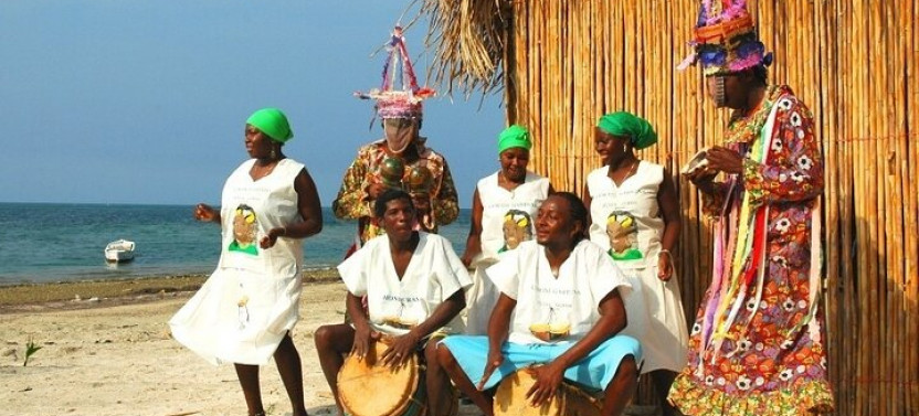 Roatan Garifuna History With Wildlife And Mangrove Tunnel Tour