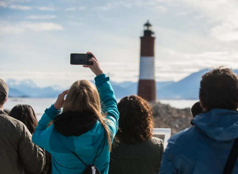 Beagle Channel Navigation with Isla de los Lobos