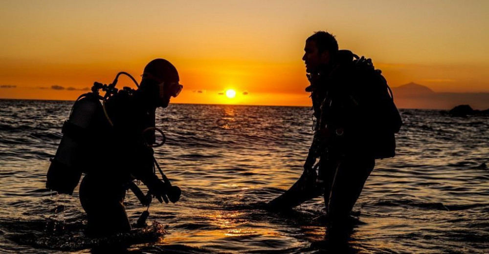 Certified Beach Night Dive with Dive Master
