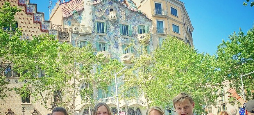 Walking Tour Ramblas, Old Town, Gothic & Gaudi Architecture (Group or Pvt)